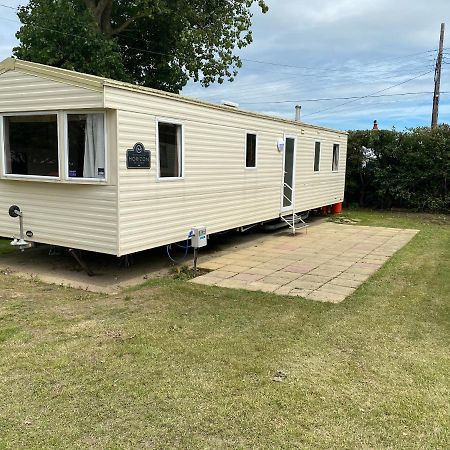 3 Bed 8 Berth Caravan In California Cliffs - M1 Грейт-Ярмут Экстерьер фото