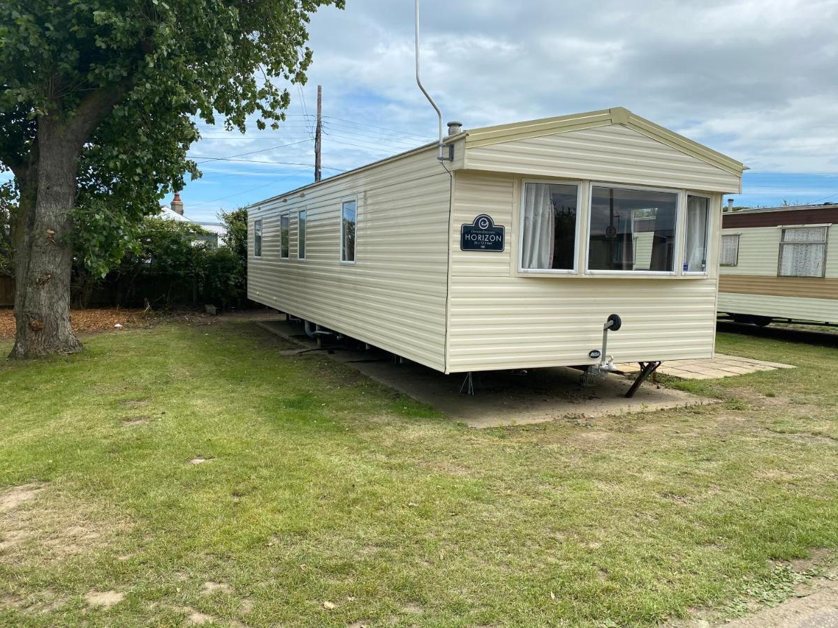 3 Bed 8 Berth Caravan In California Cliffs - M1 Грейт-Ярмут Экстерьер фото