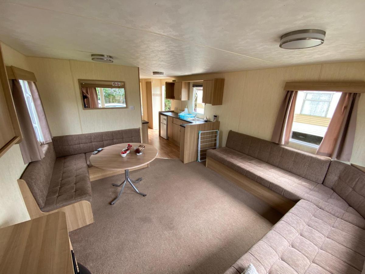 3 Bed 8 Berth Caravan In California Cliffs - M1 Грейт-Ярмут Экстерьер фото