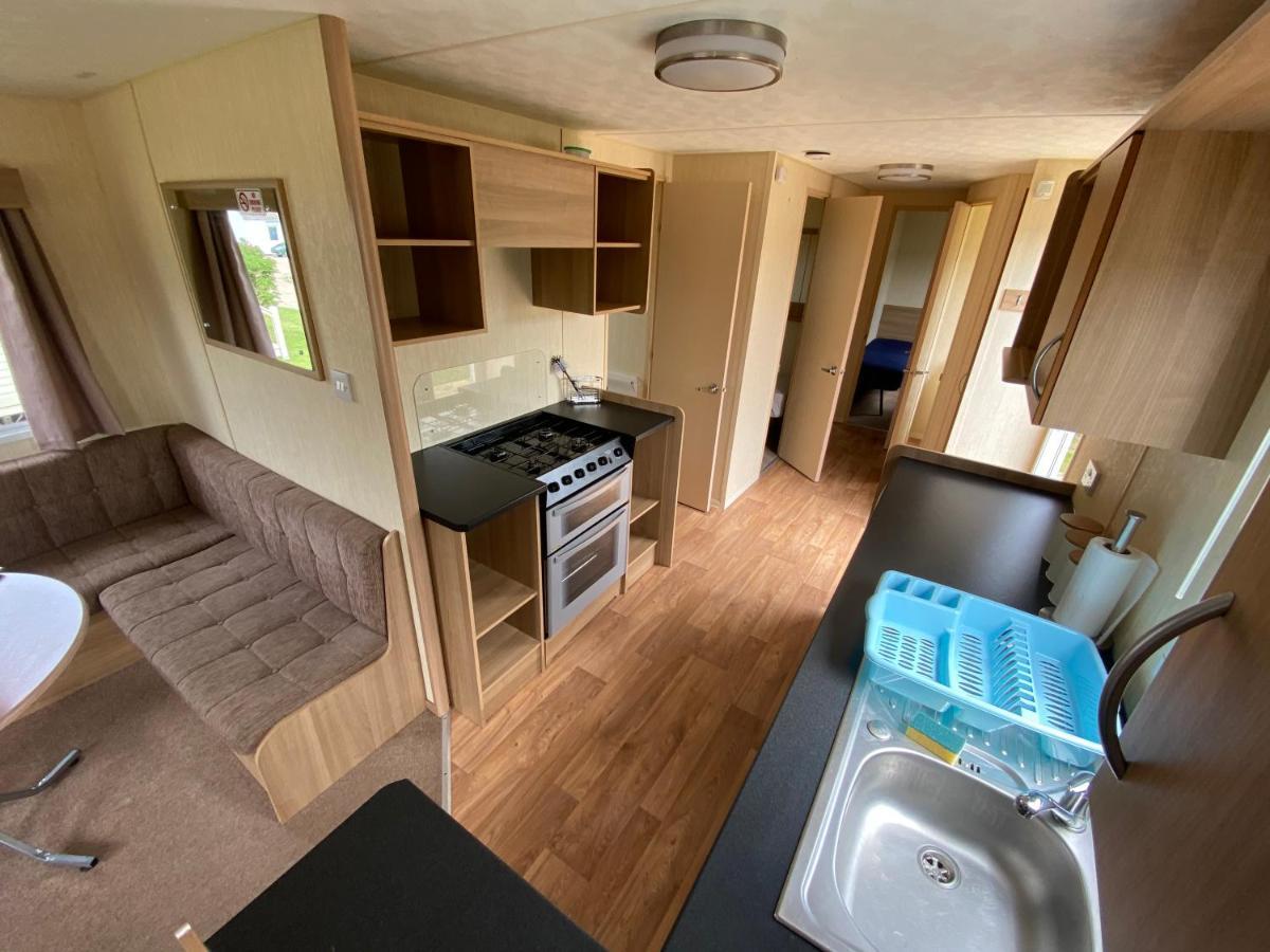 3 Bed 8 Berth Caravan In California Cliffs - M1 Грейт-Ярмут Экстерьер фото