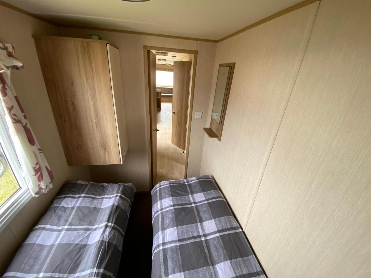 3 Bed 8 Berth Caravan In California Cliffs - M1 Грейт-Ярмут Экстерьер фото
